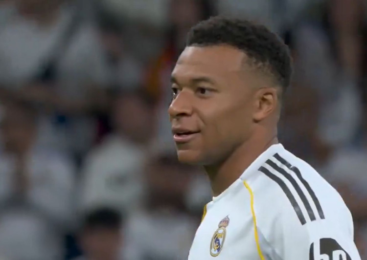 WATCH: Kylian Mbappe whistled by Real Madrid fans on return to Santiago Bernabeu